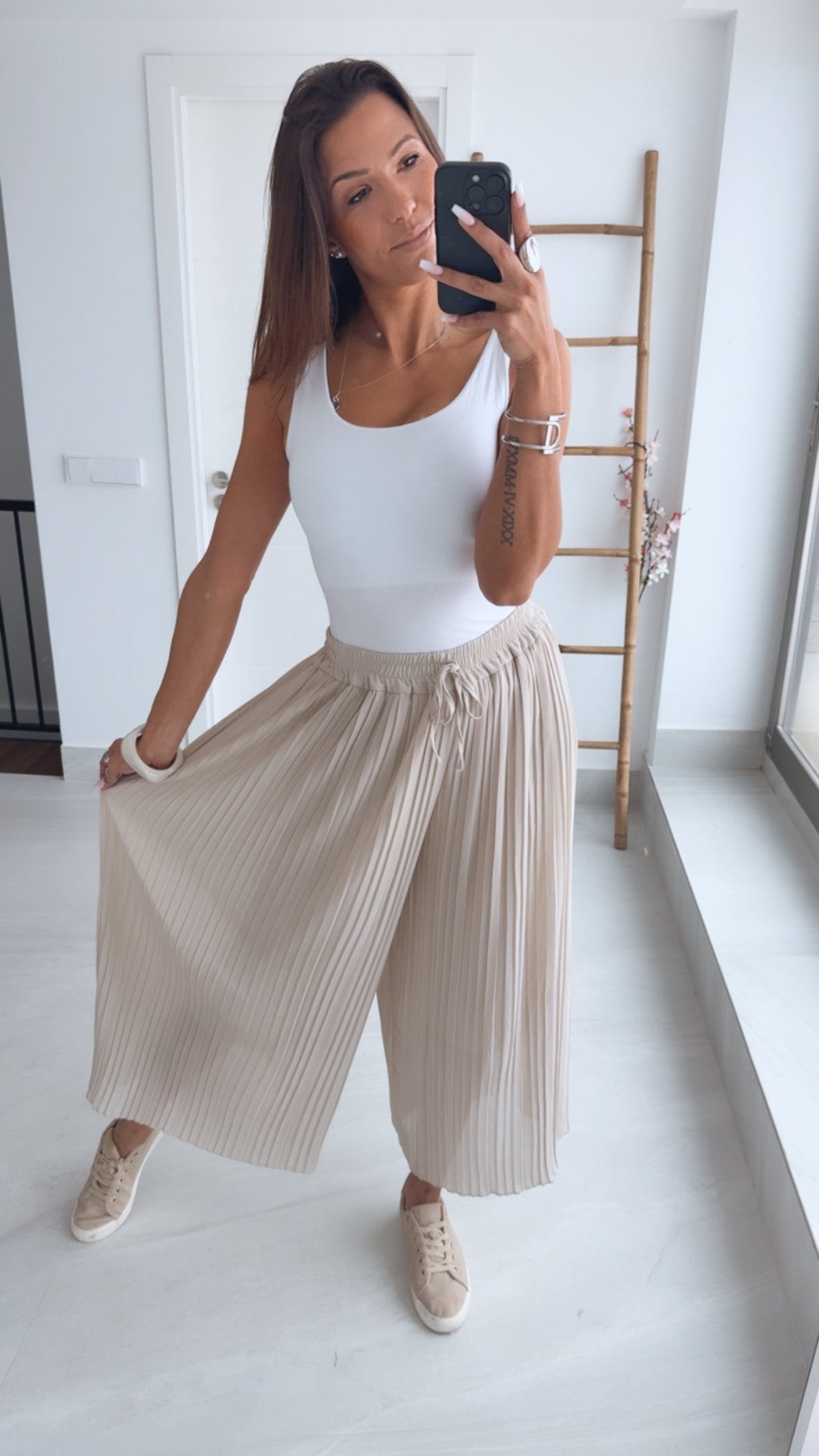 Olivia | Beige Pleated Summer Pants
