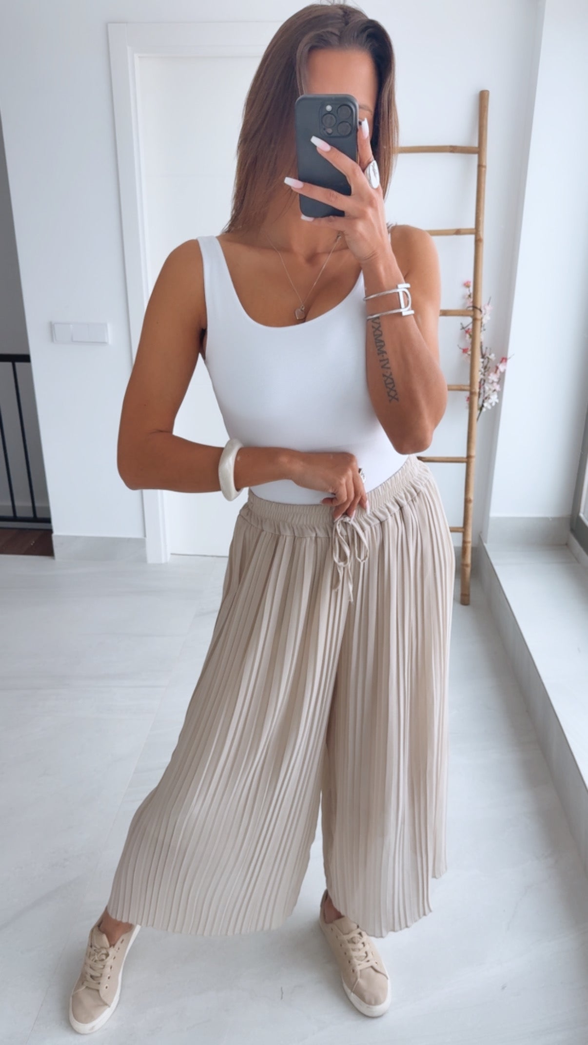 Olivia | Beige Pleated Summer Pants