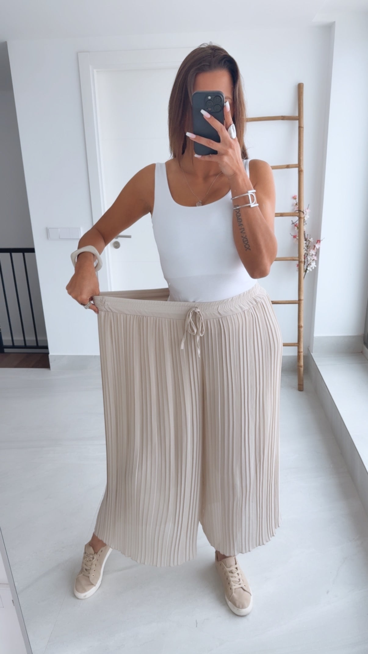 Olivia | Beige Pleated Summer Pants