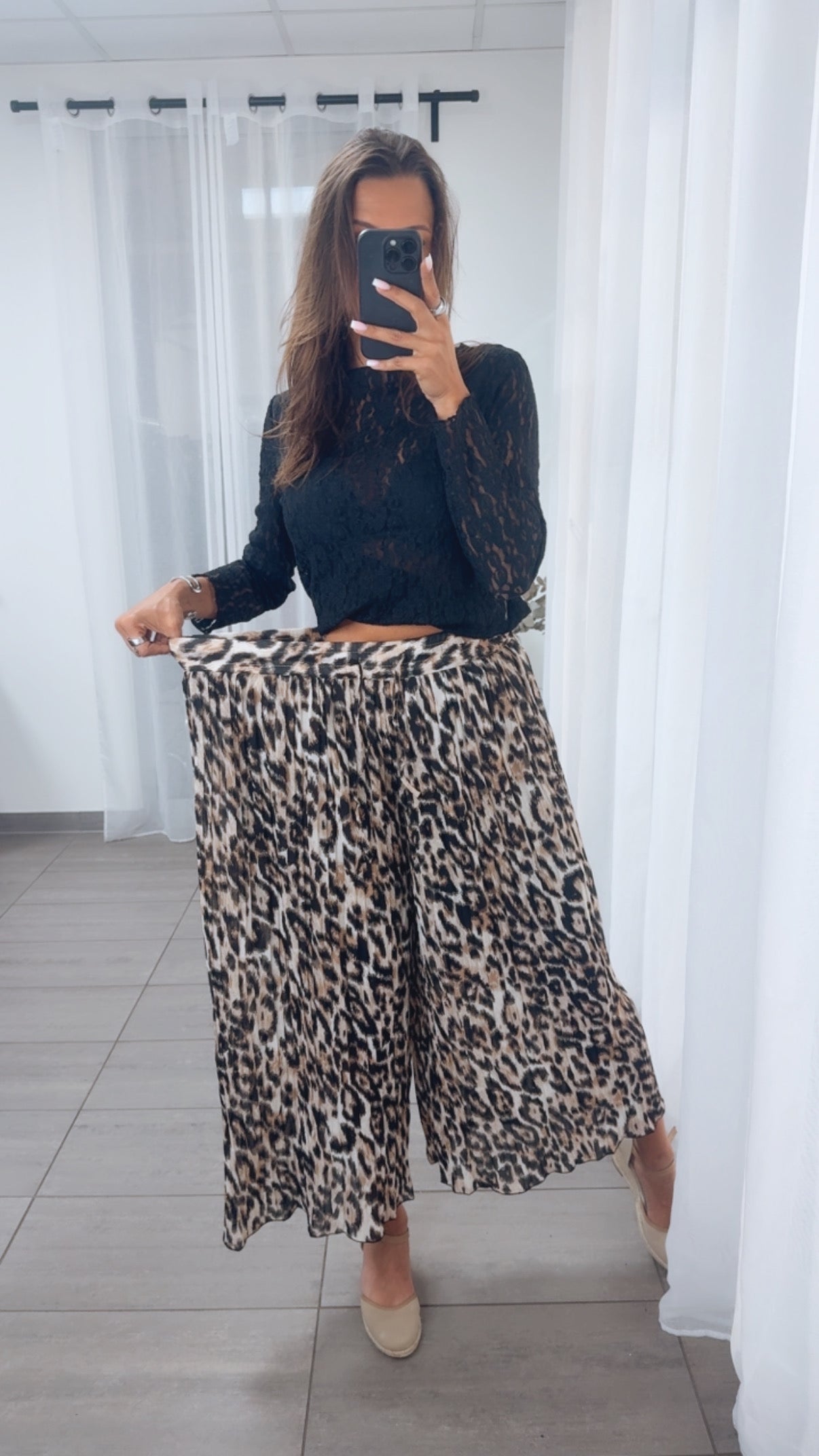 Olivia | Relaxed Pleated Wide- Leg Pants