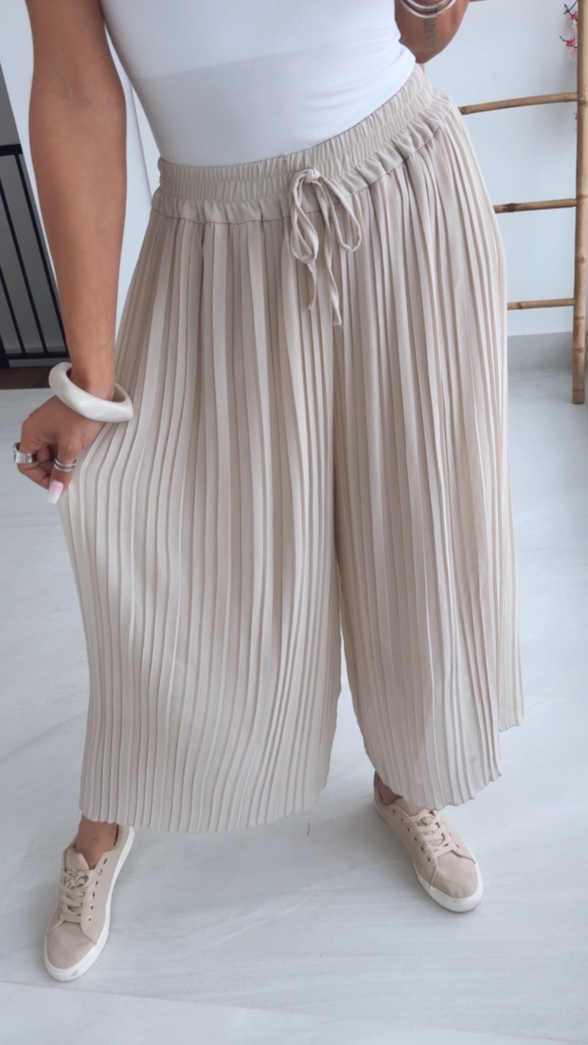 Olivia | Beige Pleated Summer Pants
