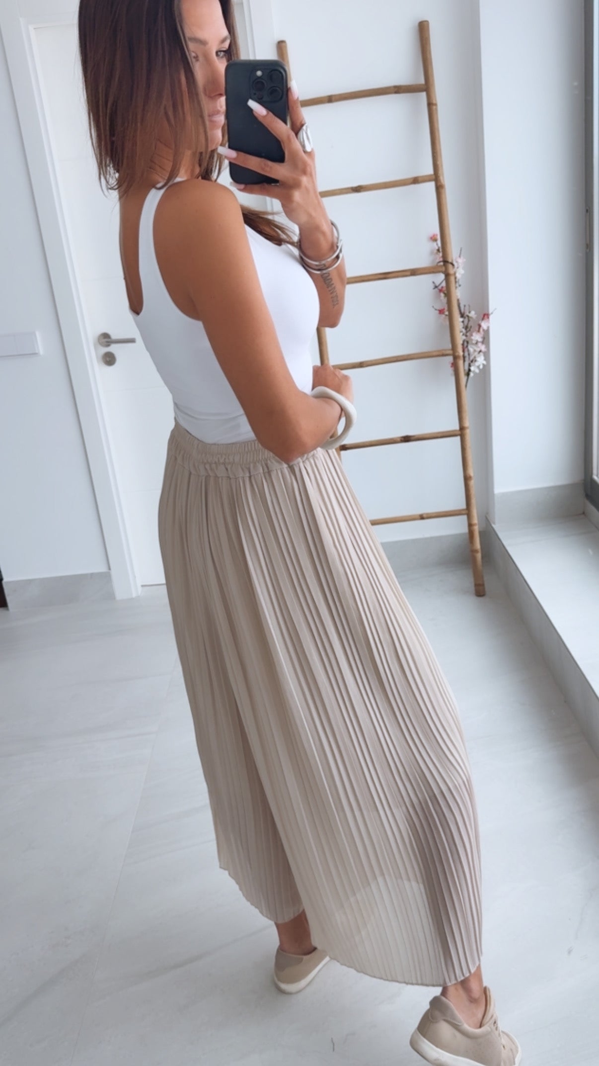Olivia | Beige Pleated Summer Pants