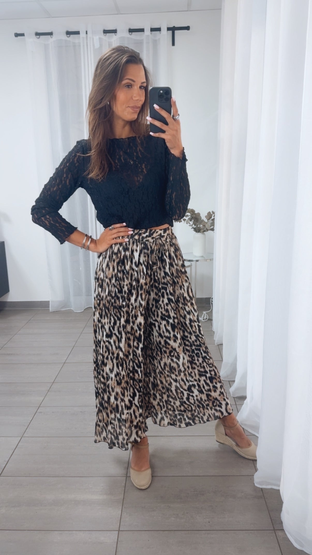 Olivia | Relaxed Pleated Wide- Leg Pants