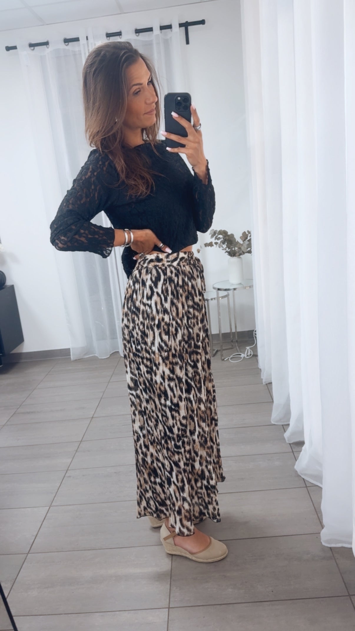 Olivia | Relaxed Pleated Wide- Leg Pants